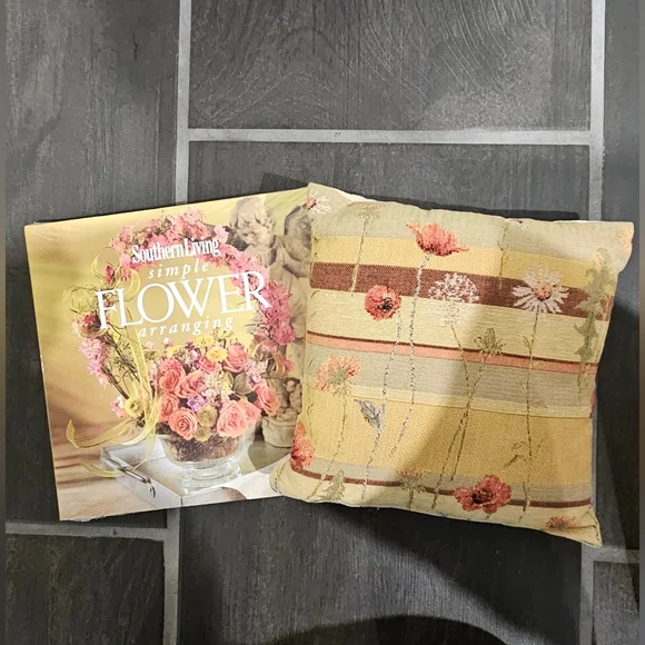NWOT Southern Living Simple Flower Arranging Book & Italian Decorative Pillow - Picture 1 of 11